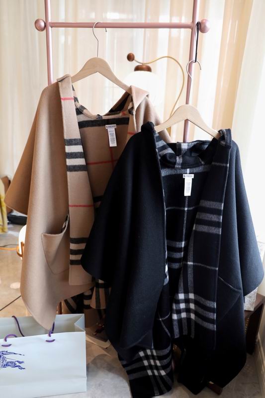 Burberry cloak E092736